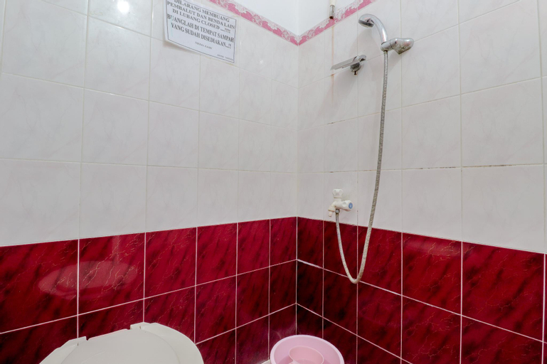 Bathroom 13