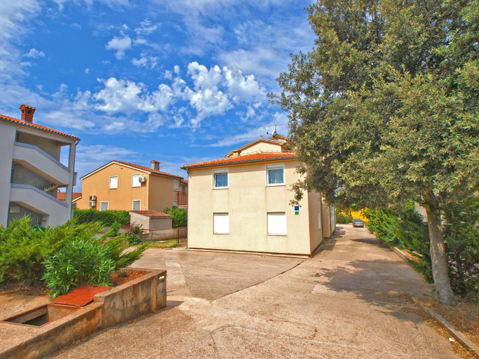 Others 3, Apartment 258, Pula