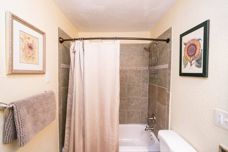Bathroom 4, Artisan Victorian Spacious Backyard Great Location, Denver