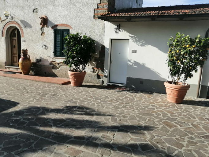 Others 4, Corte Vettori, Pistoia