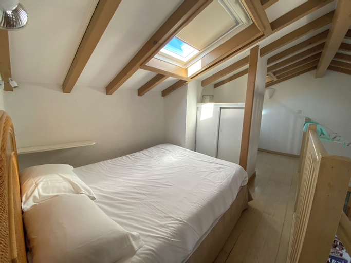 Bedroom 27