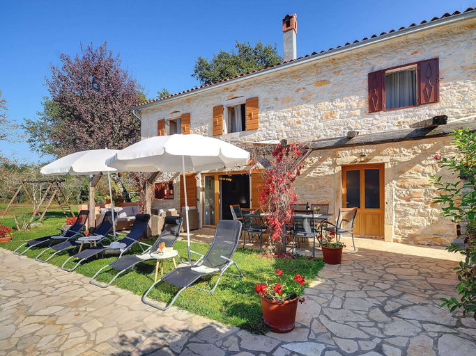 Exterior & Views 2, Villa in Batlug With Private Pool, Gračišće