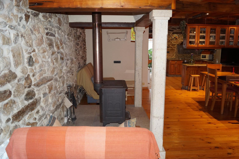 Others 5, Casa Brues, Ourense