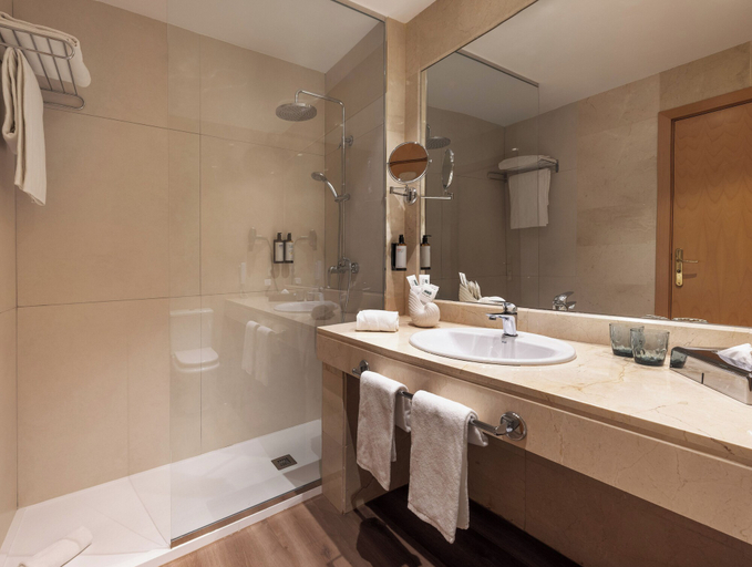 Bathroom 5, Malaga Alameda Centro Affiliated by Meliá, Málaga