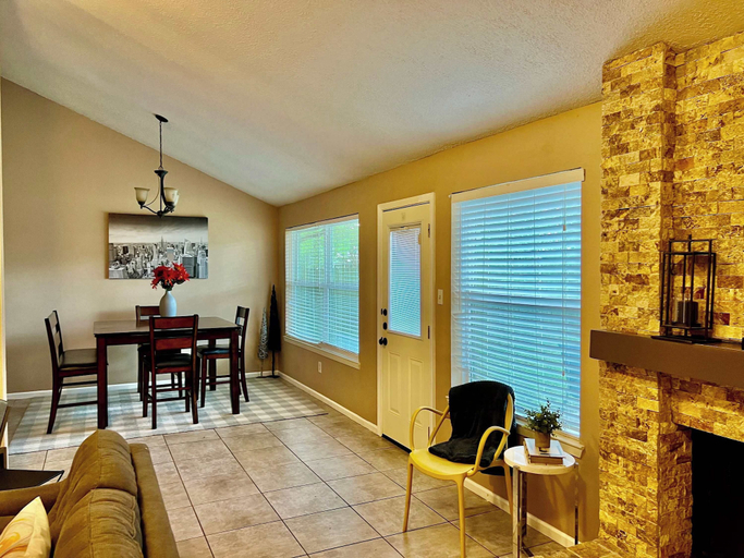 Others 4, Katy Hideaway Charming 3 Bdr!, Houston