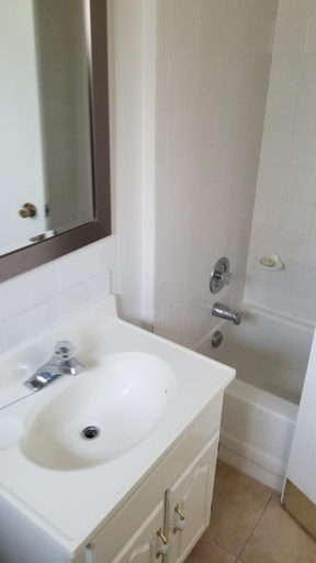 Bathroom 5, Wasaga Beach Inn And Cottages, Lake Hurron