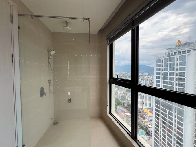 Bathroom 12