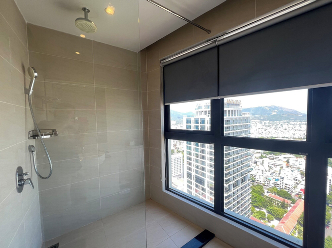 Bathroom 17