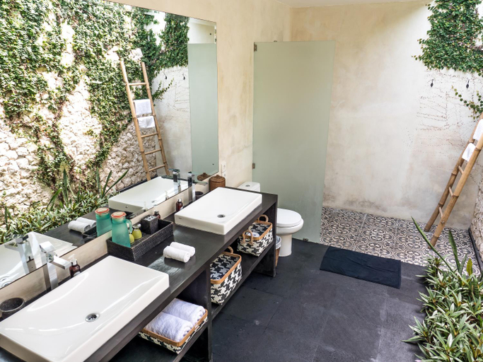 Bathroom 2, Design villa in Batu Bolong , Badung