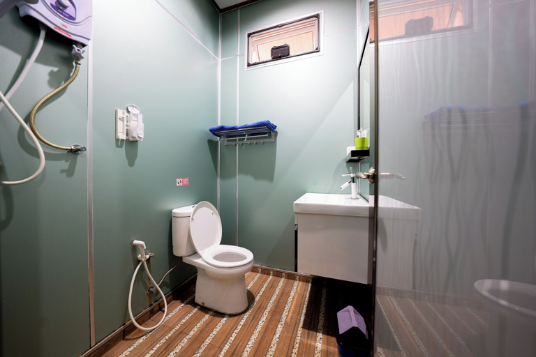 Bathroom 4, Kepri Coral Resort, Lingga