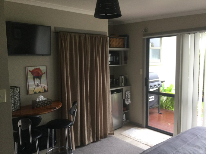 Others 5, Sunrise suite, Tasman