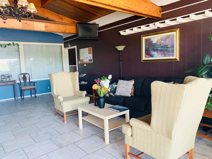 Public Area, Crossroads Motel, Walworth