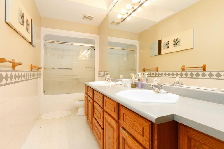 Bathroom 2, Muchen Villa, Greater Vancouver