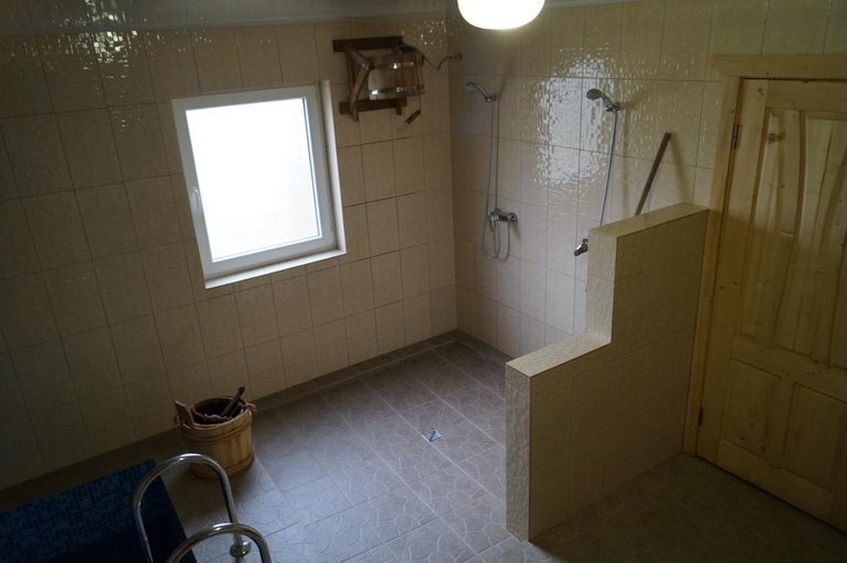 Bathroom 4, Dacha, Rakhivs'kyi