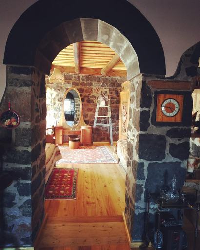 Others 2, Hye Aspet Հայ Ասպետ