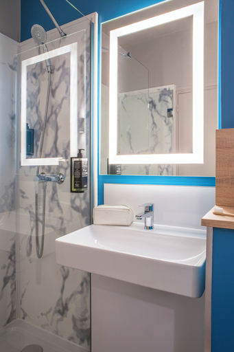 Bathroom 5, ibis budget Paris Porte de Pantin, Seine-Saint-Denis