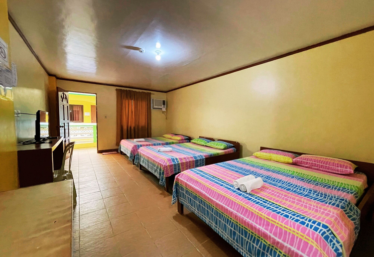 Bedroom 2, White Beach Hotel Puerto Galera powered by Cocotel, Puerto Galera