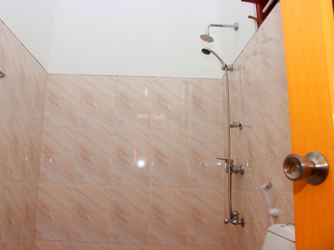 Bathroom 2, Heaven Star Rest, Weligama