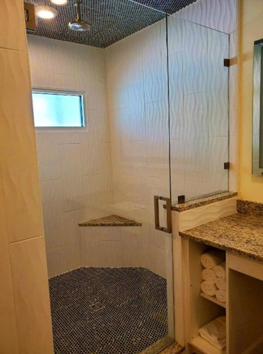 Bathroom 3, The Inn At LaBelle Yacht Club, Hendry