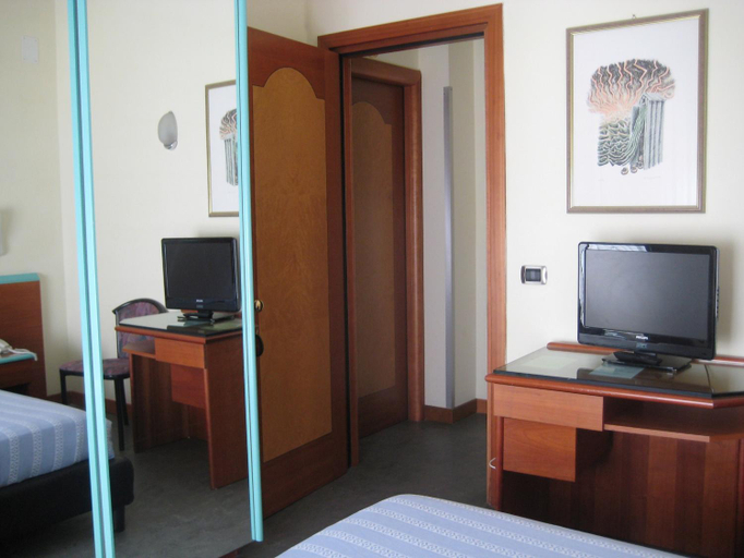 Bedroom 3, Hotel Soraya, Ascoli Piceno