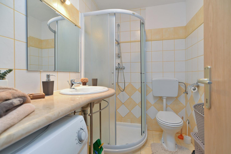 Others 4, Apartment 258, Pula