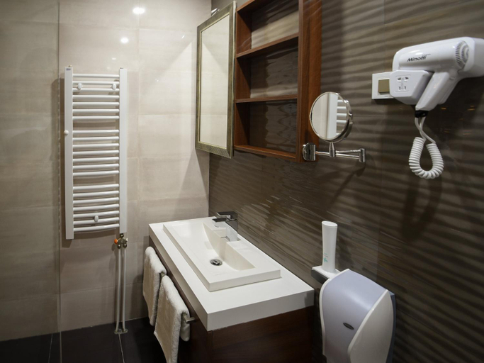 Bathroom 3, Hotel Ideo Lux, Niš