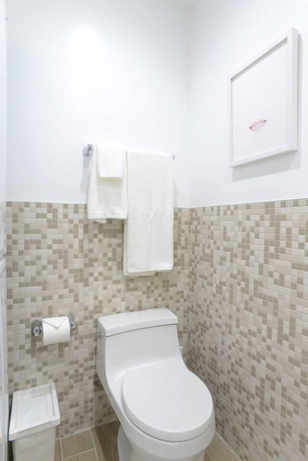 Bathroom 3, Charming 2br/2ba Cottage - Close to the Beach, Los Angeles
