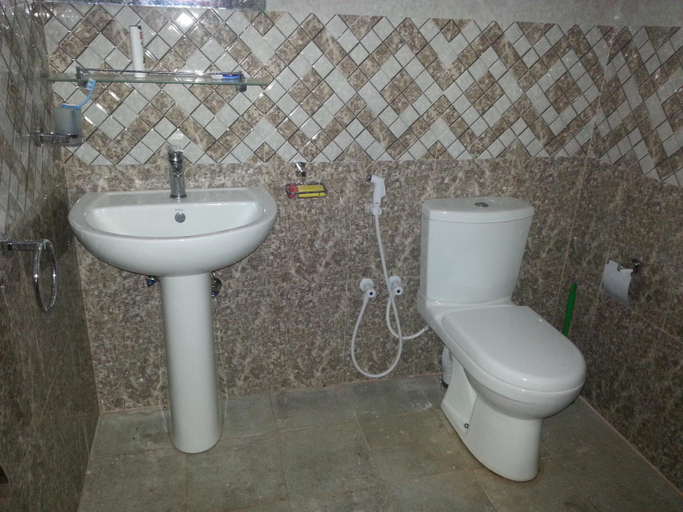 Bathroom 3, NiYuNi Villas, Balapitiya