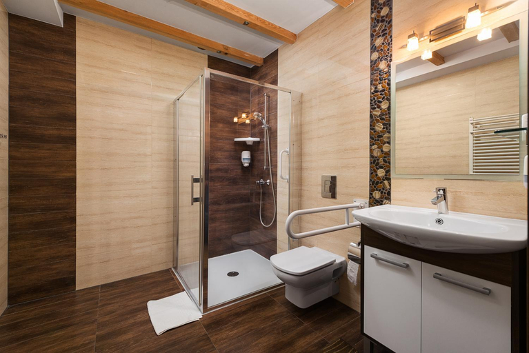Bathroom 3, Hotel Willa Zlota, Puck