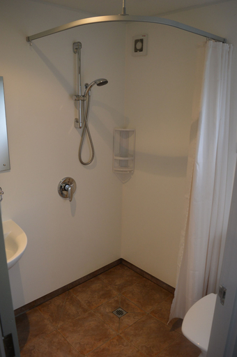 Bathroom 3, Dunedin Holiday Park & Motels, Dunedin