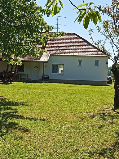 Others 5, Viz-Party vendeghaz, Mosonmagyaróvár