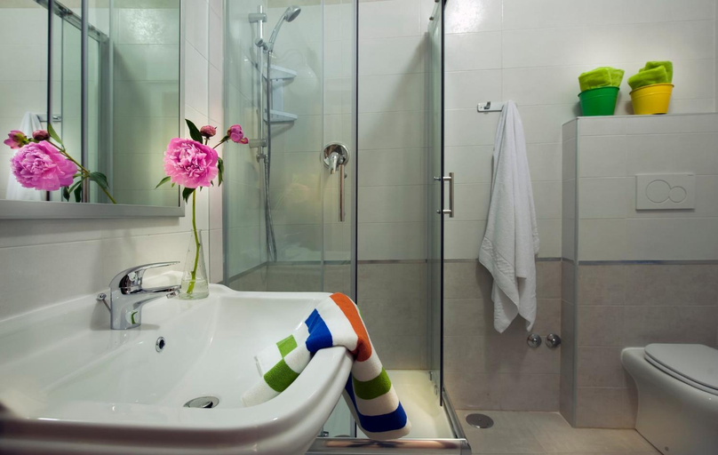 Bathroom 3, Budget Rooms Des Arts, Roma