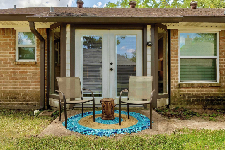 Exterior & Views, Katy Hideaway Charming 3 Bdr!, Houston
