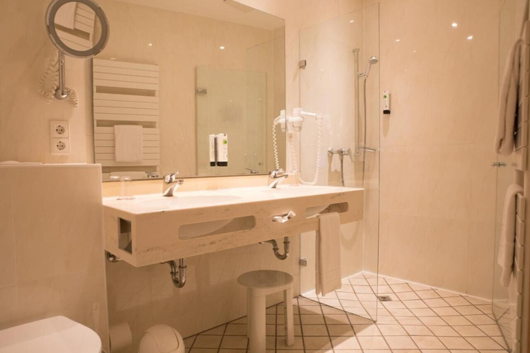 Bathroom 5, UNO Hotel Wolfsburg Sandkamp, Wolfsburg