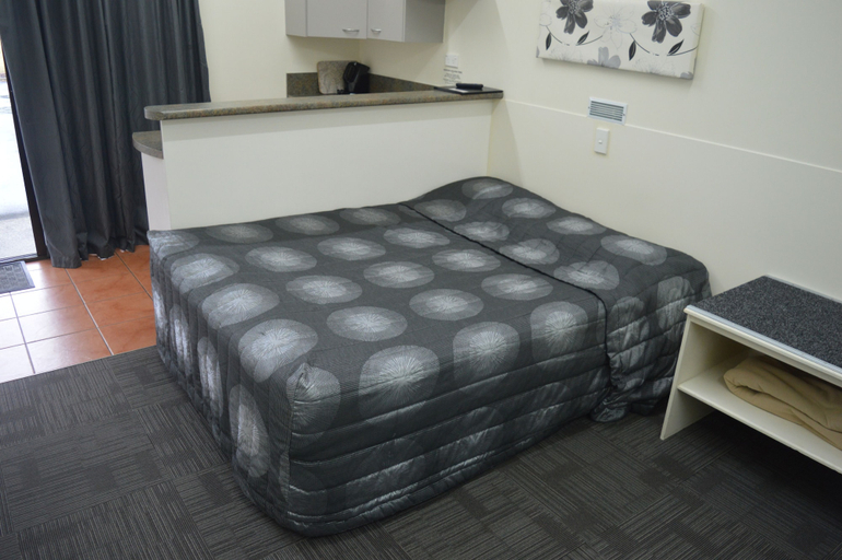 Bedroom 2, Dunedin Holiday Park & Motels, Dunedin