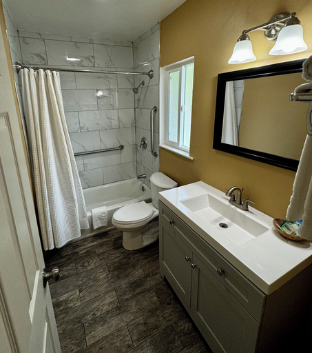 Bathroom 3, Carmel Wayfarer Inn, Monterey