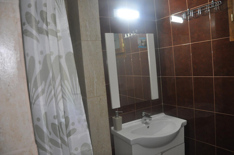 Bathroom 2, Pensiune Muzeu Traditional Poveste in Transilvania, Albesti