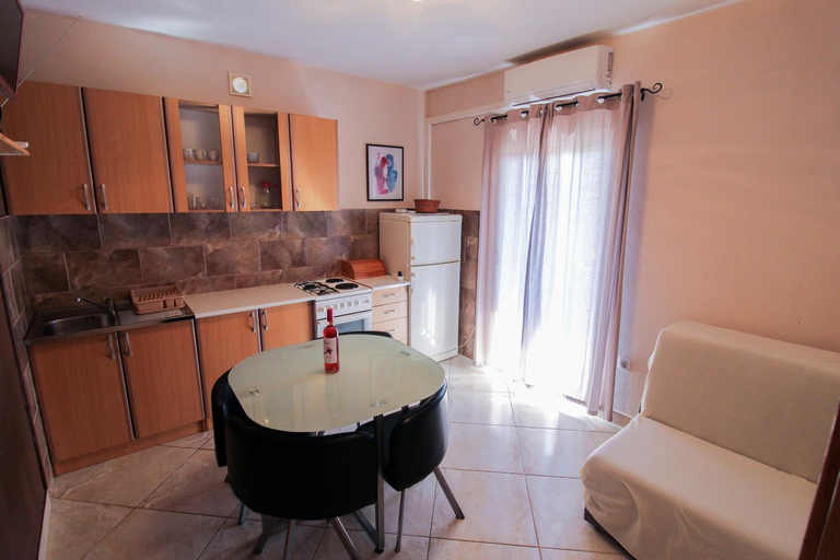 Others 4, Apartments Mladen, Marina