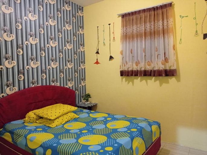 Bedroom 2, Puncak Pinus and Pool, Malang