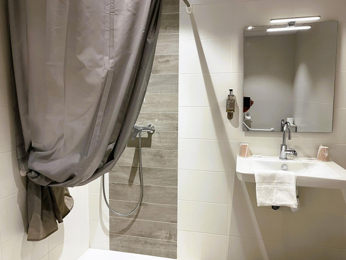 Bathroom, Clair de Lie, Loire-Atlantique