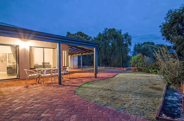 Exterior & Views 1, Yallingup Pet Friendly Bush Retreat, Busselton