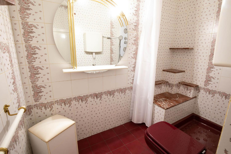 Bedroom 4, Corso Mazzini, Savona