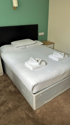 Bedroom 3, The Cotteridge Inn, Birmingham
