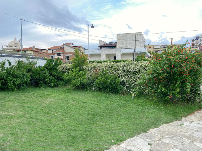 Others 5, Guesthouse Niko, Beratit
