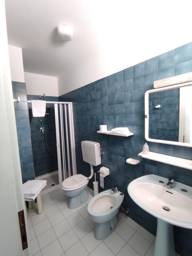 Bathroom 3, Hotel Villa Mirella, Gorizia