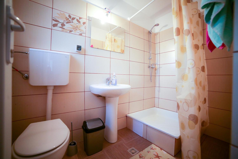 Bathroom 2, Casa Dia Belis, Belis