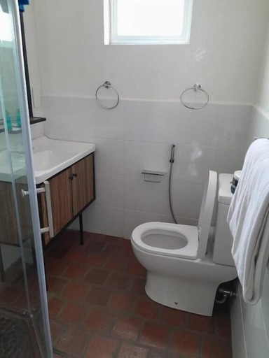 Bathroom 4, Woodmere Grand Hotel, Dagoretti North