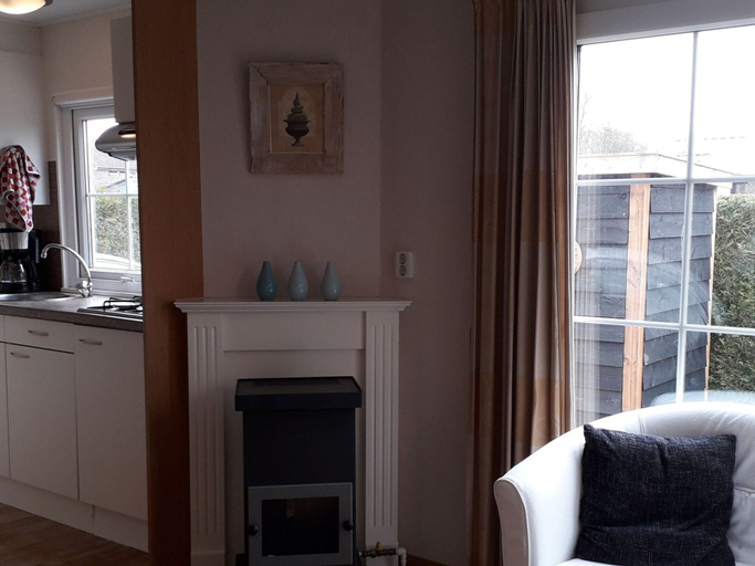 Living area 3, Nicely Furnished Chalet with Oven near Wadden Sea, Franekeradeel