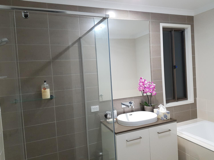 Bedroom, Jasper Place, Eight Mile Plains