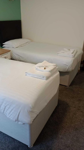 Bedroom 2, The Cotteridge Inn, Birmingham
